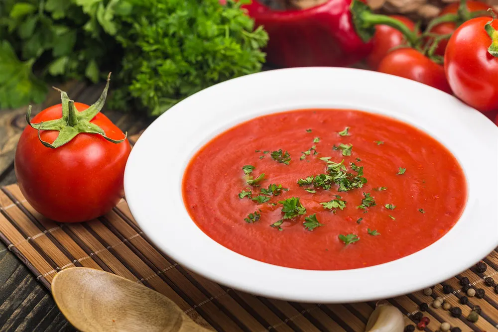 Tomatensuppe mit frischen Tomaten