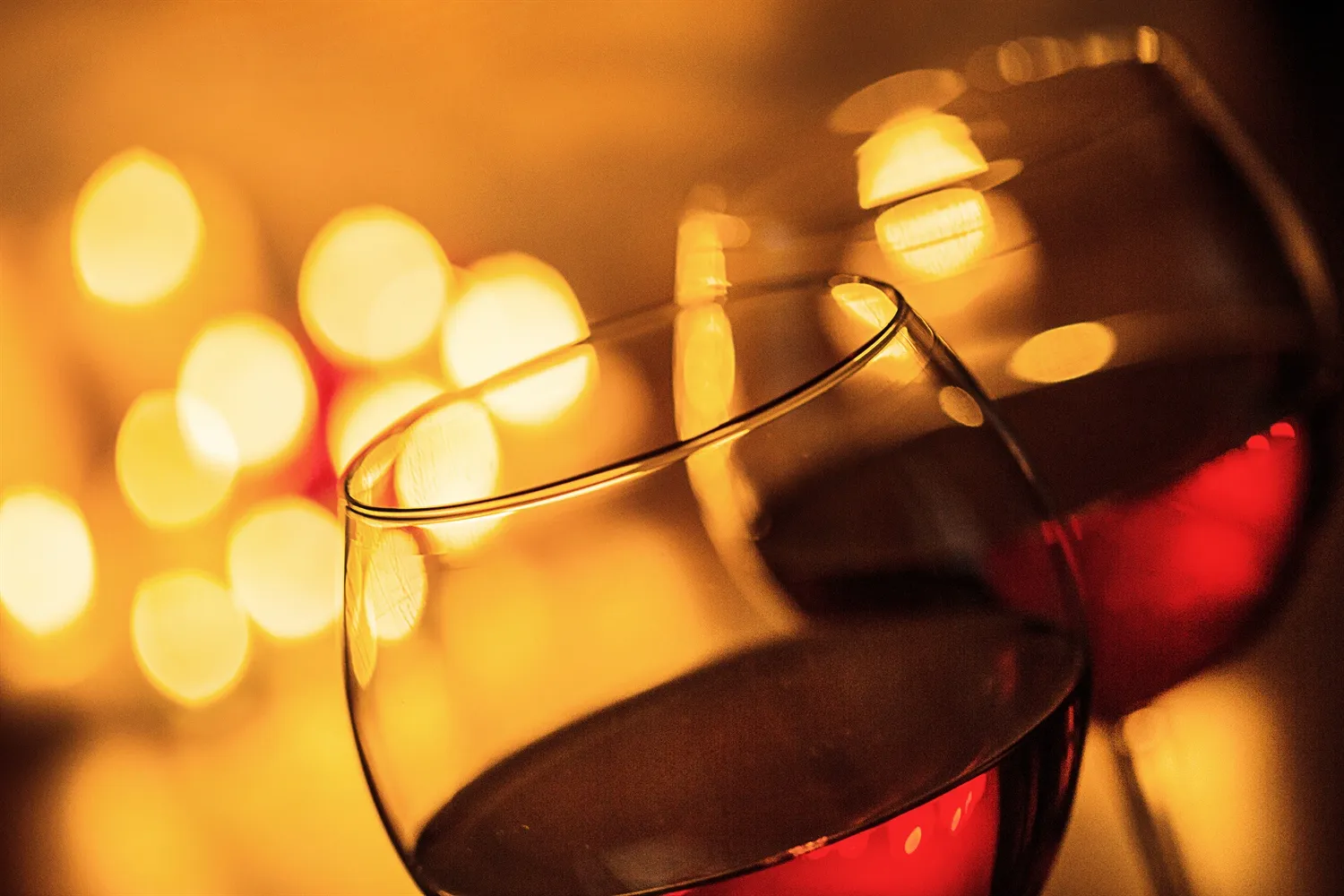 Zwei Gläser Rotwein